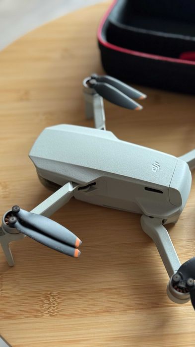 Vand Drona DJI Mini 4K 30p + controller dji rc n1 + geanta PGYTECH