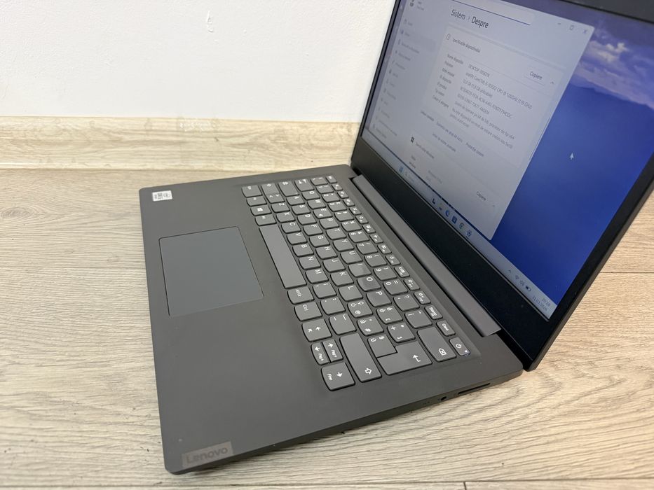 Lenovo V14-IIL I5-1035G1 / 12 Gb Ram/ Nvme 256/ 14” FullHD