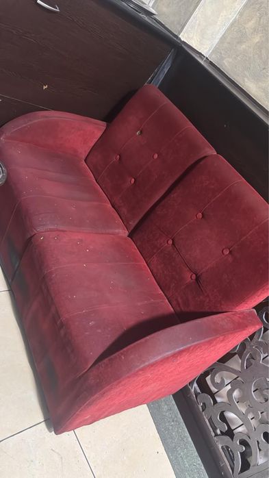 Отдам 2 пуфика даром