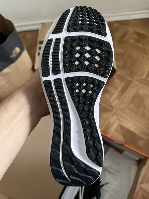 Продам кроссовки Nike pegasus 39