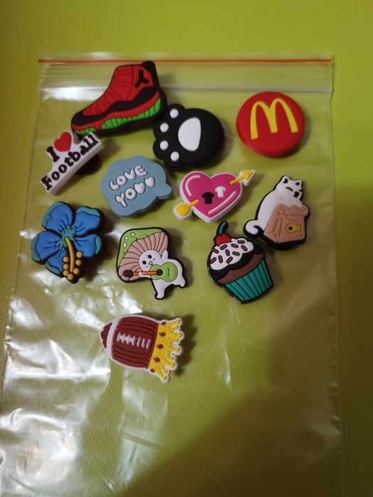 Джибитсы украшение для кроксов