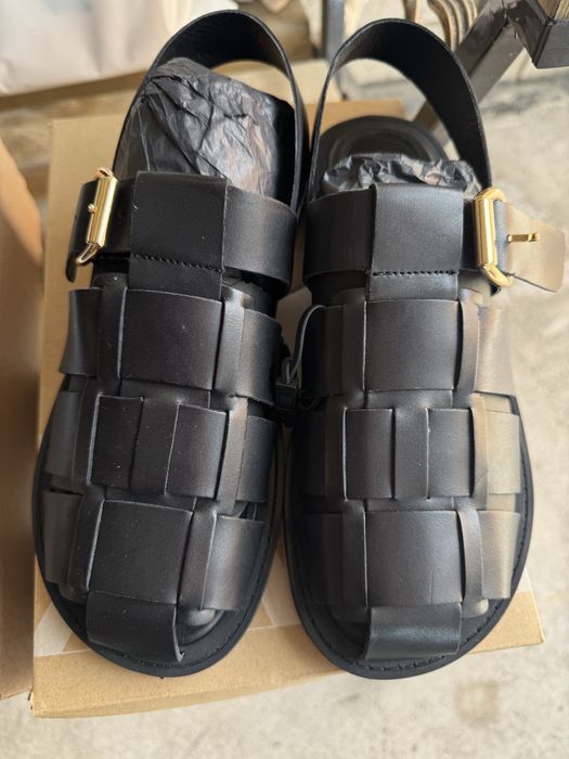 Продам кожаные сандали zara