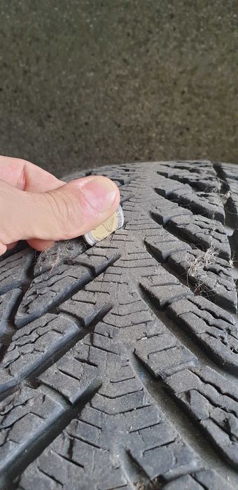 Зимни 235 65 17 гуми Goodyear