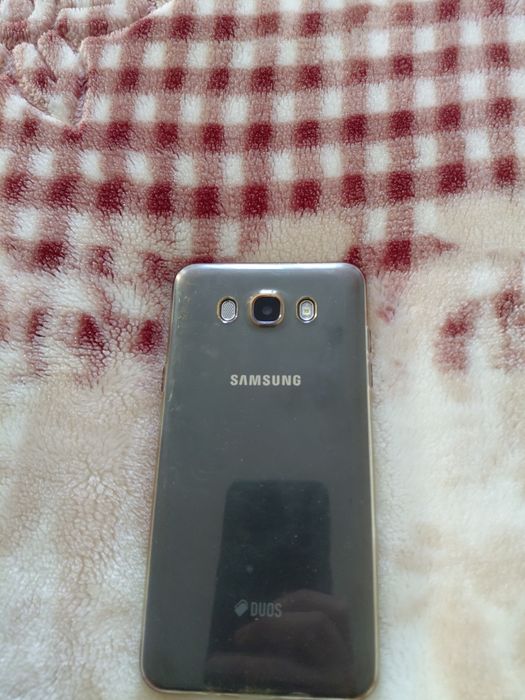 Продам Самсунг J 7 2016 года
