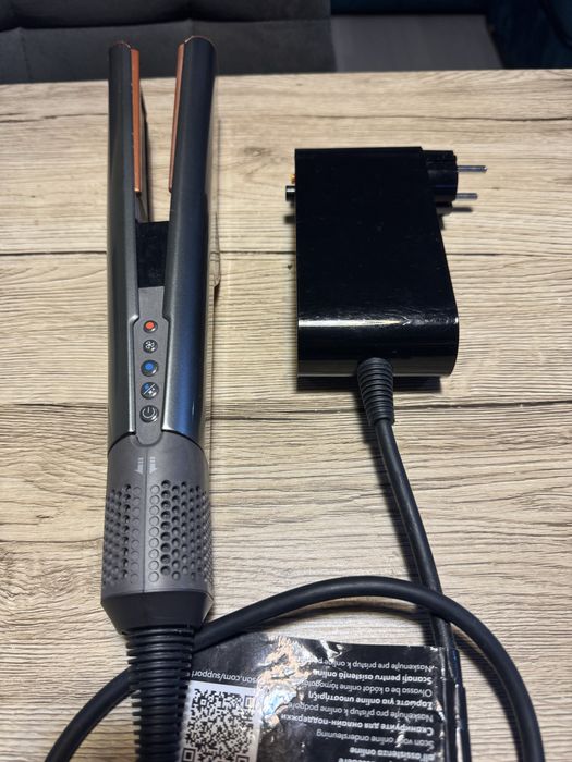 Vând Dyson Airstrait HT01 – Nickel/Cupru