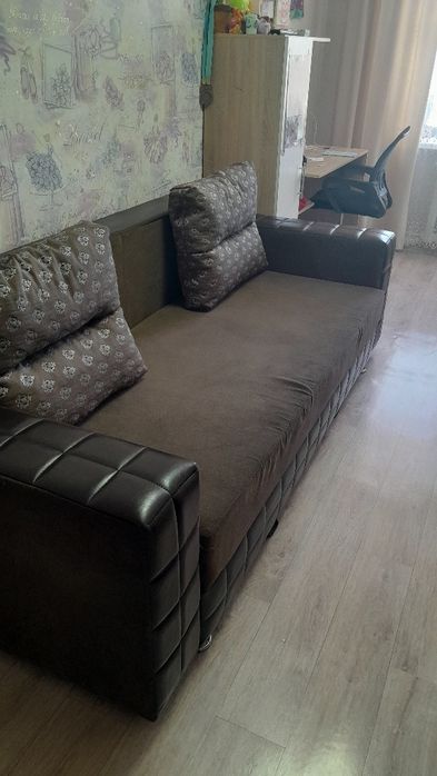 Продам диван с 3 подушками