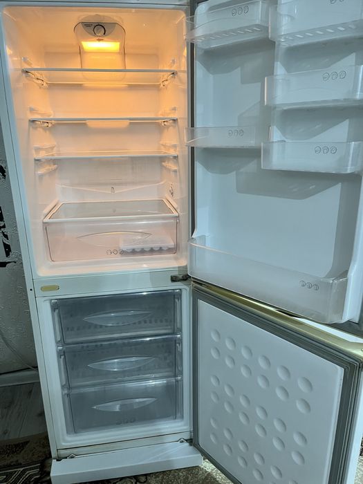 Срочно продается холодильник LG