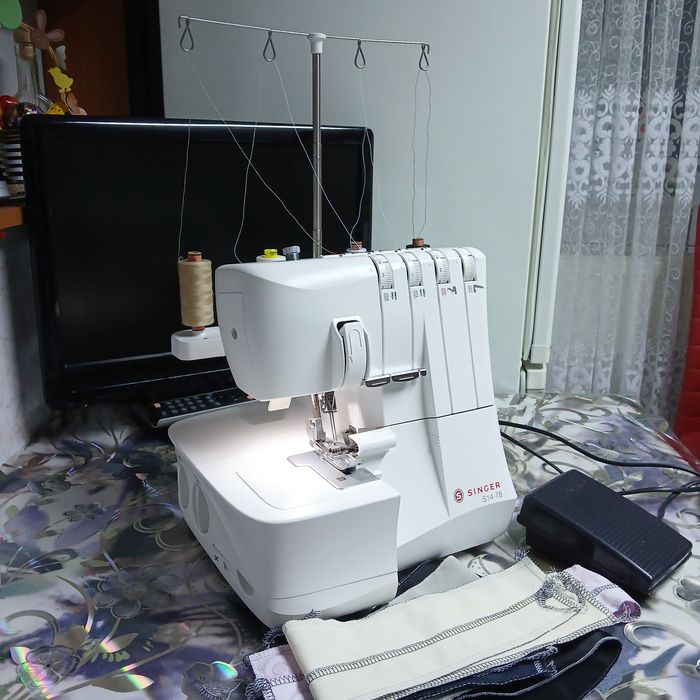 Masina de cusut si surfilat cu 2 ace 4 fire overlock SINGER S14 -78