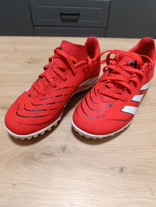 Детски футболни обувки - adidas predator