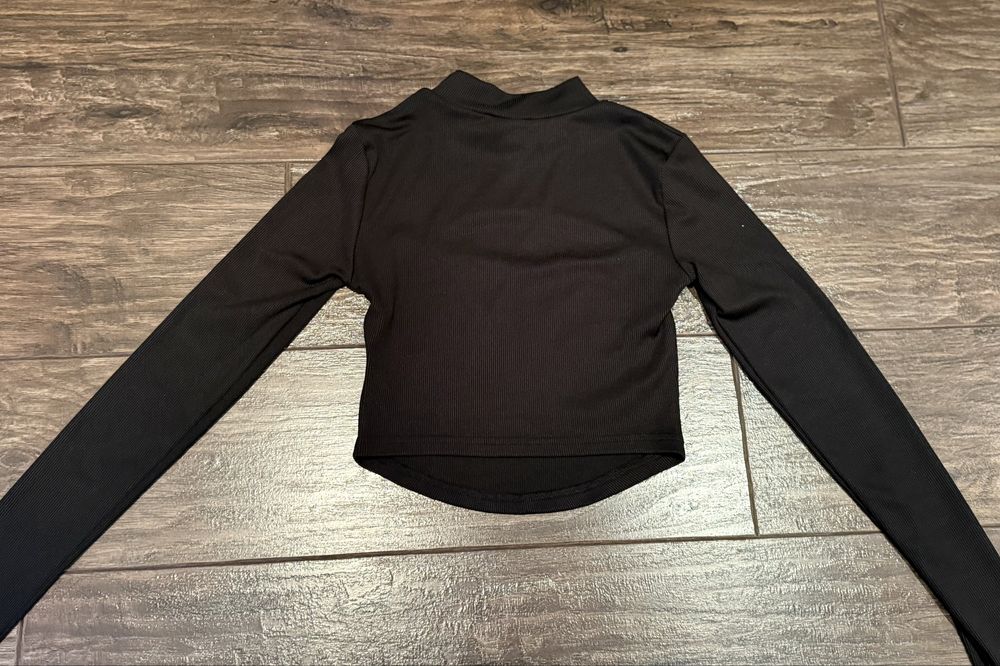 Къса черна блуза Shein