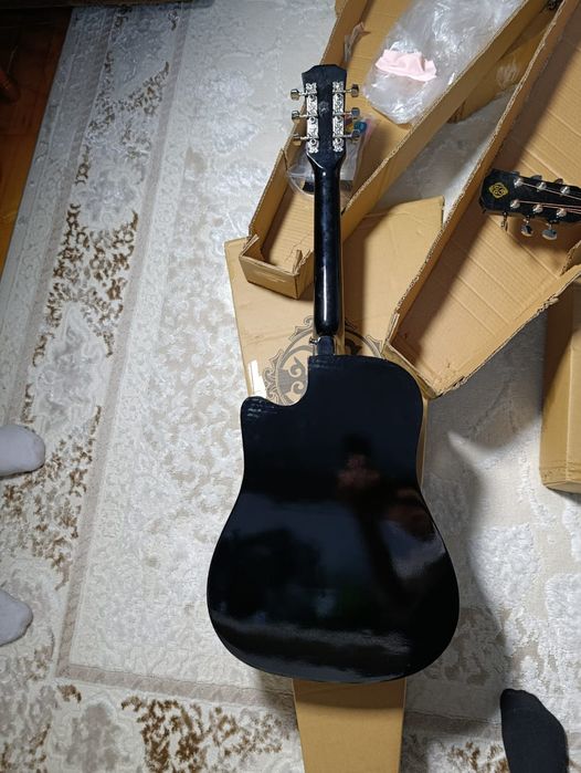 Гитара акустическая