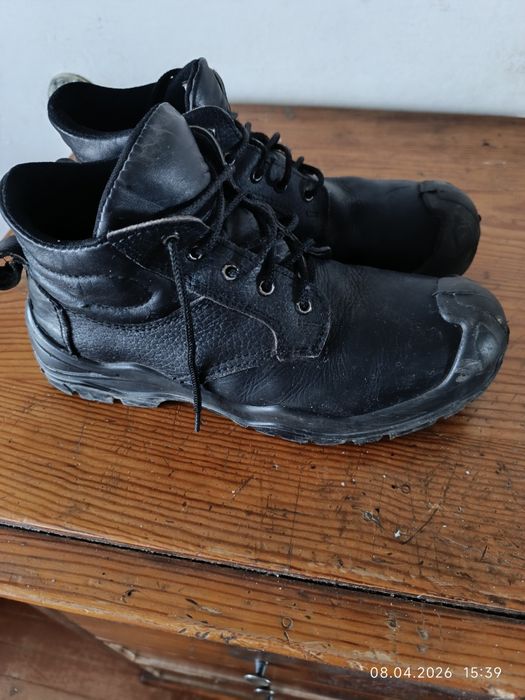 Продам рабочие ботинки