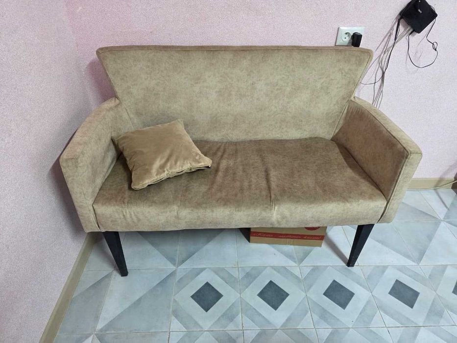 Продам диван офисный