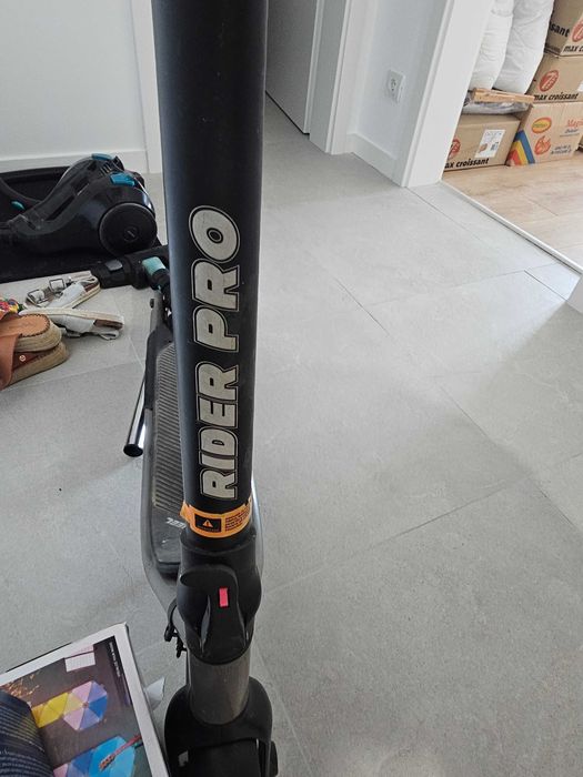 Trotineta electrica adulti, FreeWheel Rider Pro, motor 350 W, viteza maxima 25 km/h, autonomie 35 km, roti 10 inch, pliabilă