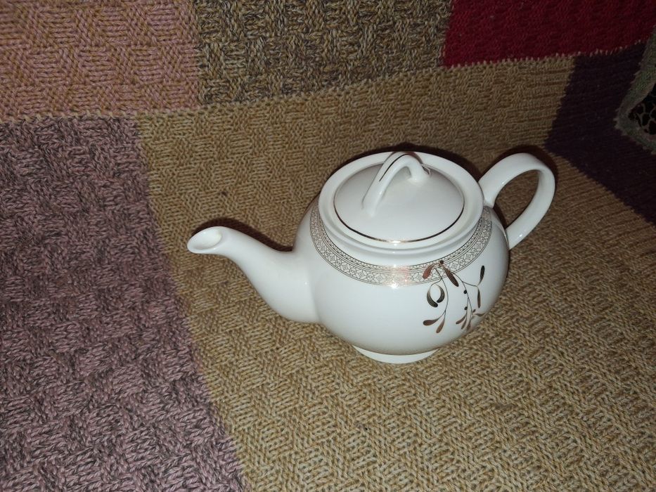 Заварник фарфоровой новый.