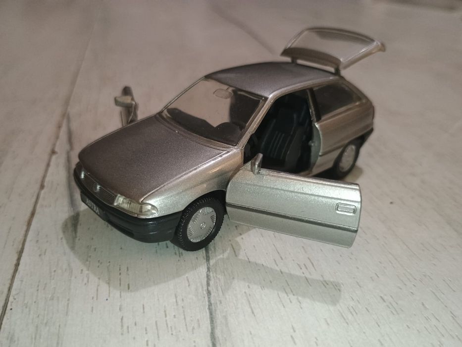 Vând machete Opel Astra F scara 1:43