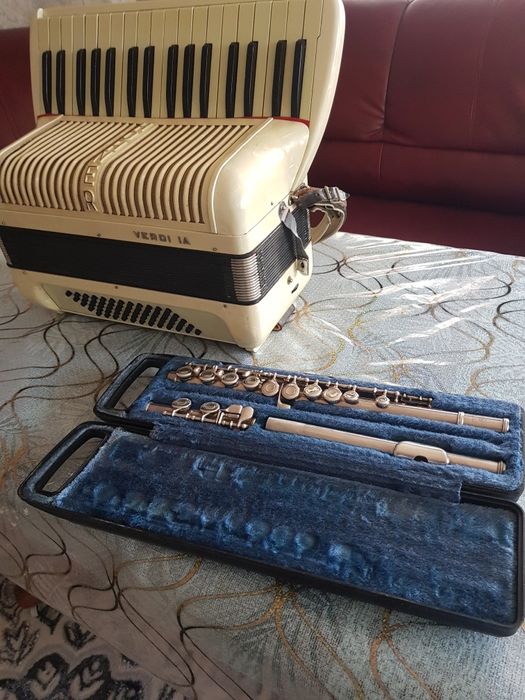Vand acordeon hohner și flaut yamaha