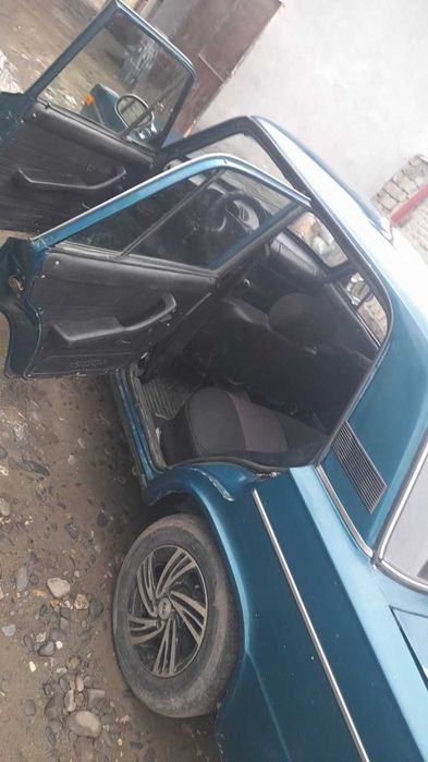 Vaz 2106 sotiladi