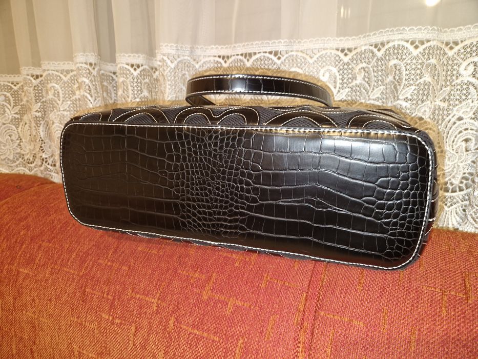 НОВА -LOVE MOSCHINO - Heart-motif Tote Bag In Black
Heart-motif Tote B