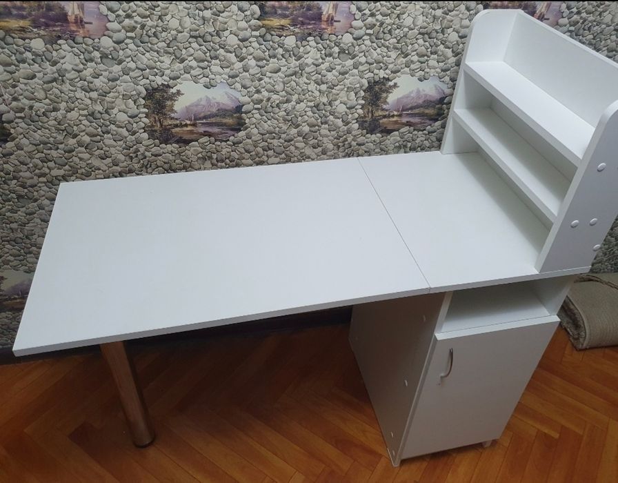 Продается новый маникюрный стол!