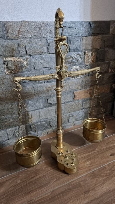 Красива месингова везна