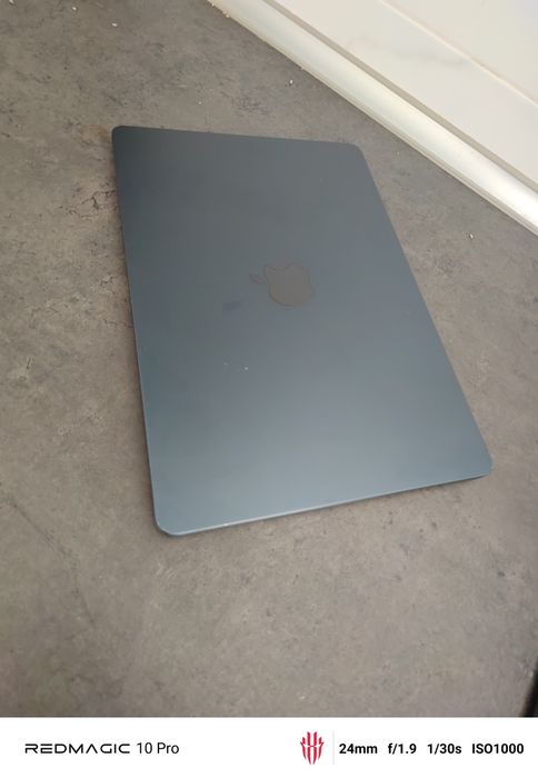 Macbook Air  a2681