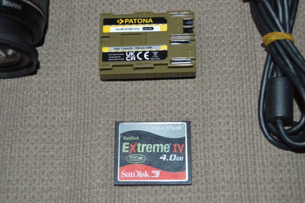 Camera foto DSLR Canon Eos 30D + obiectiv 18-55mm