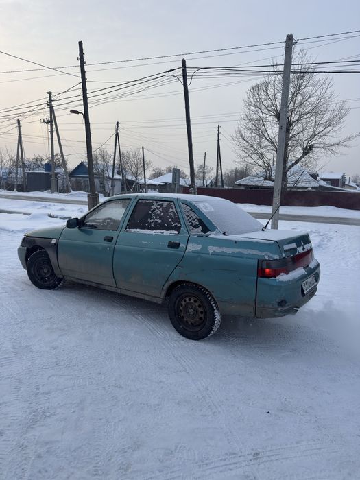 Машина ваз 2110 на полном ходу