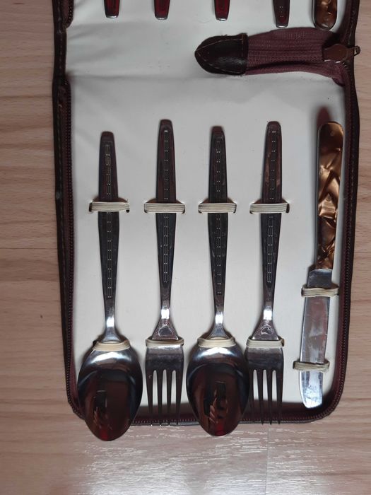 Комплект-вилици,лъжици и нож "ВТ" в стилен несесер,ретро