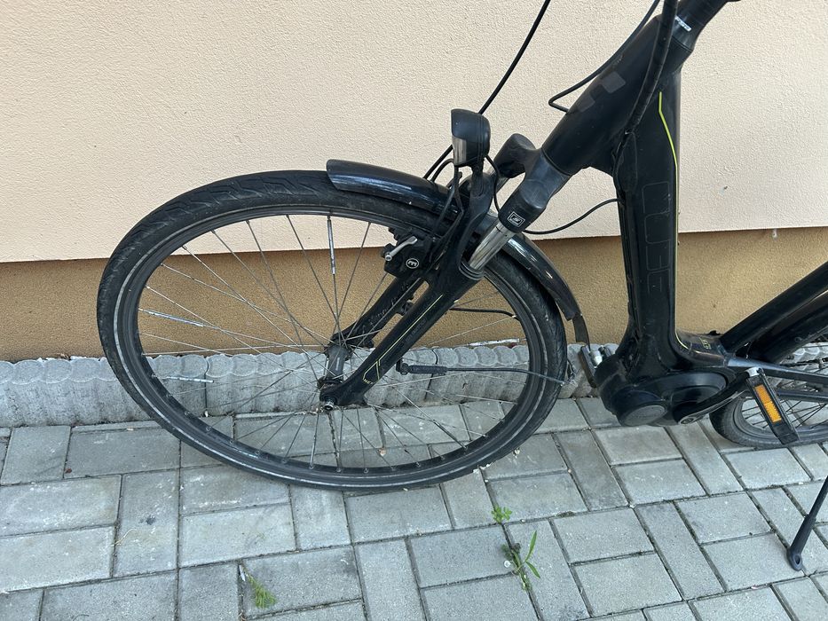 Ebike cube touring hybrid bosch