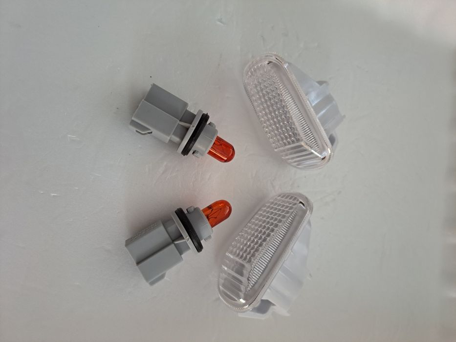 Мигач бял или жълт калник  за Honda CRV 2 Civic 7 Jazz