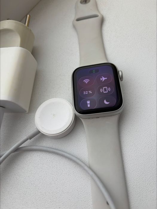 Apple waht's  SE