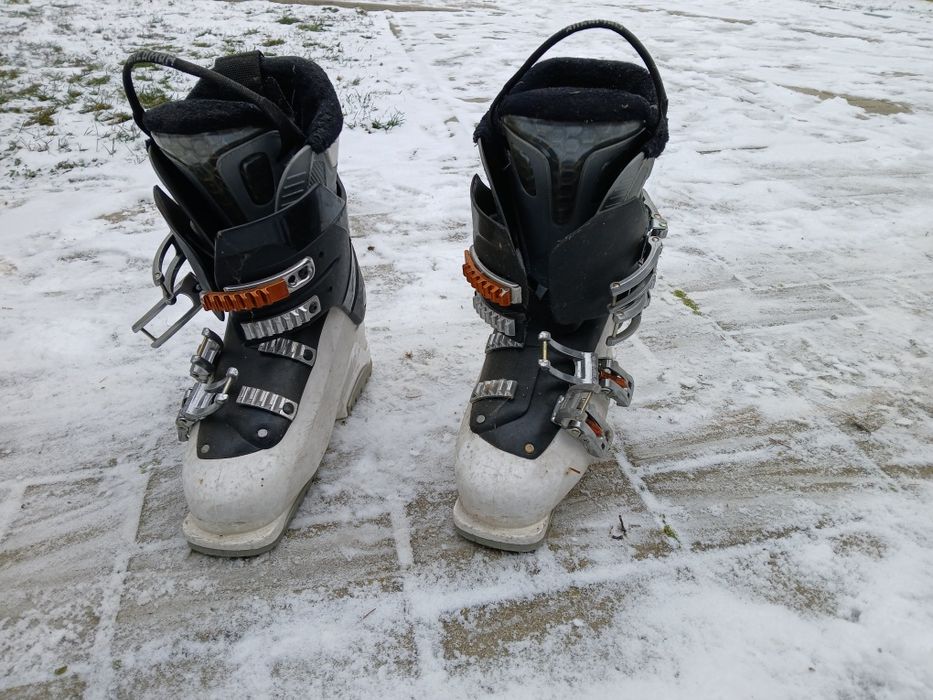 Bocanci schiii in stare buna