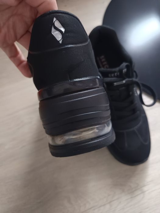 Обувки Скичърс 38