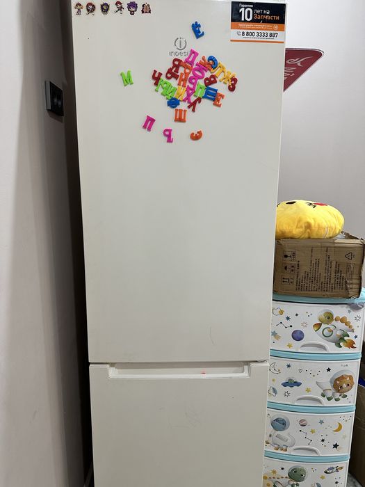 Продам  холодильник Indesit в отличном состоянии!