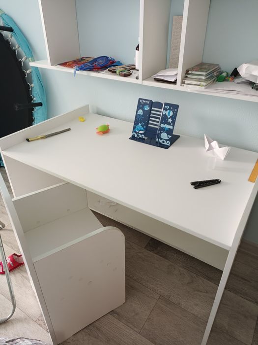 Продам стол и стул для школьника 1-3 класс