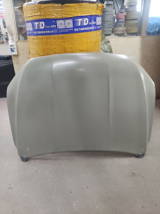 Капот. Geely Monjaro.