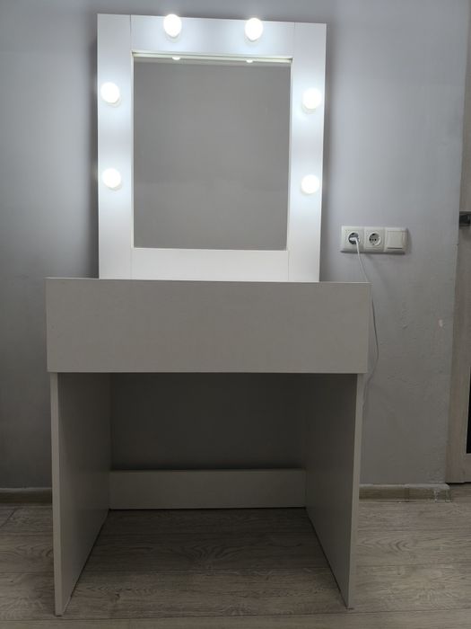 Визажный столик  40000 тг