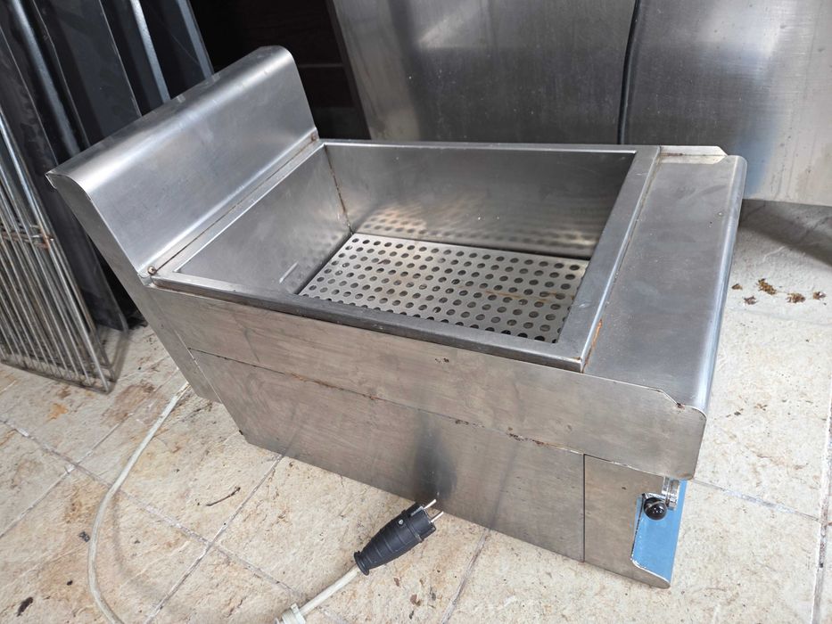 Masa calda bain Marie, mica sau mare, vitrina calda