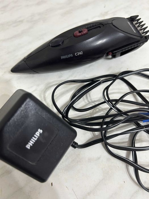 Машинка для стрижки волос | Триммер Philips C242 (продаю на запчасти)