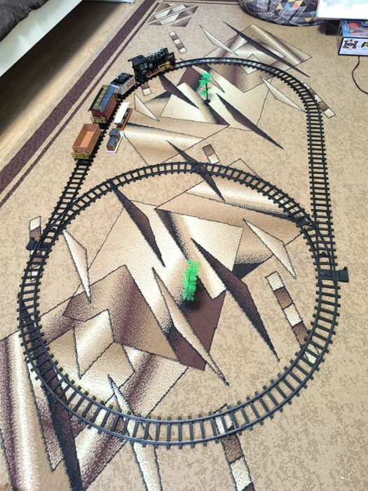 Поезд с тремя вагонами. В упаковке.