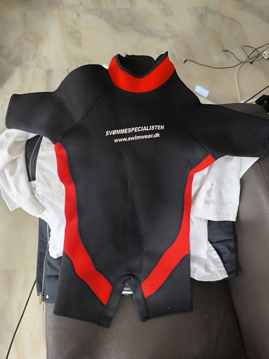 Kimono și costum neopren piscina 10 ani