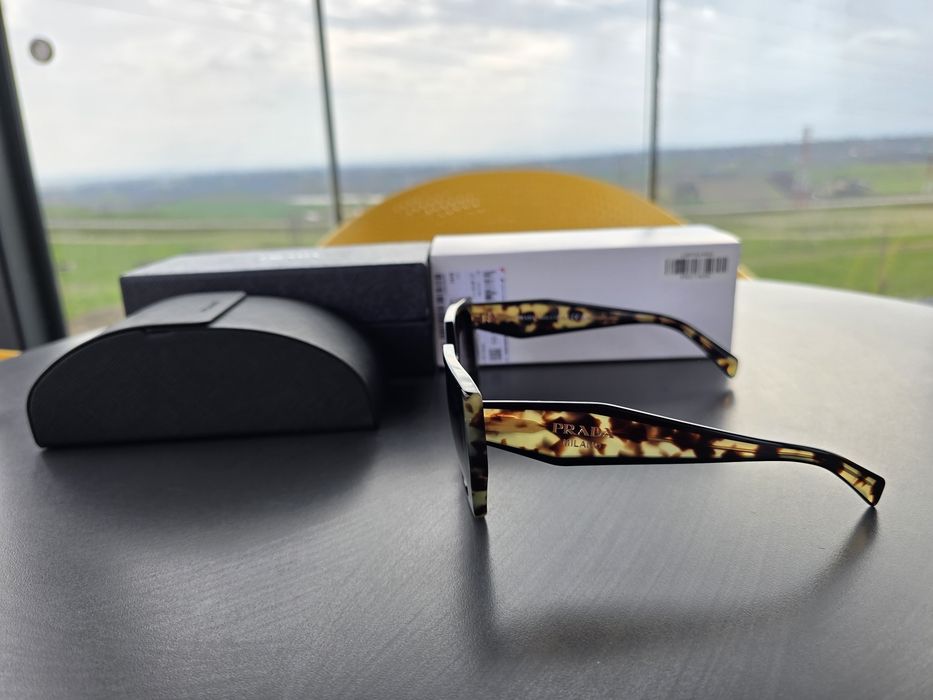 Ochelari de soare Prada