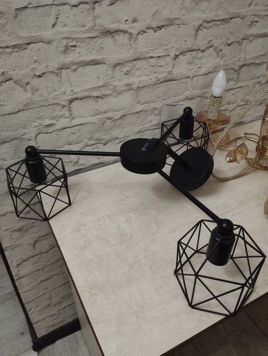 Продам светильники люстры