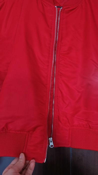 Червено зимно яке