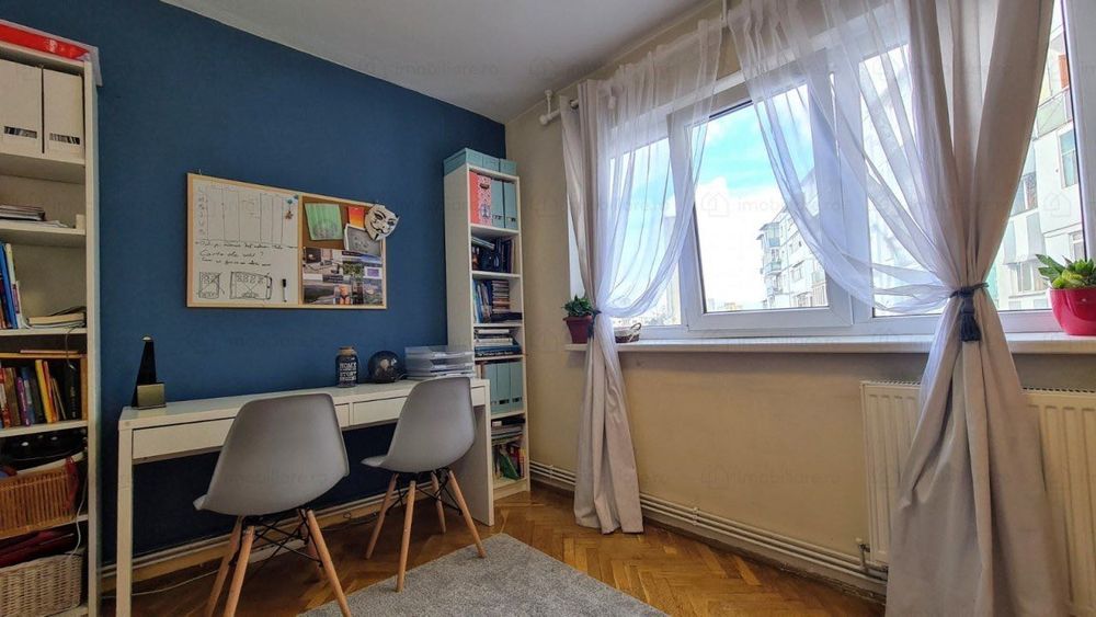 Vând apartament 4 camere, decomandat, vedere parc Primăverii – Mănăștur (Str. Primăverii nr. 4)