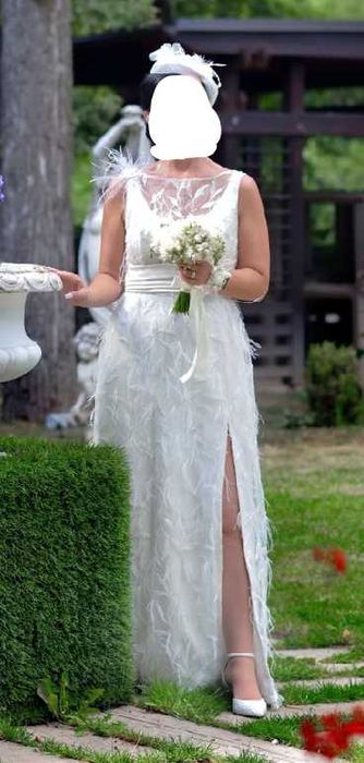 Rochie de mireasa cu pene de strut si paiete  - marimea L