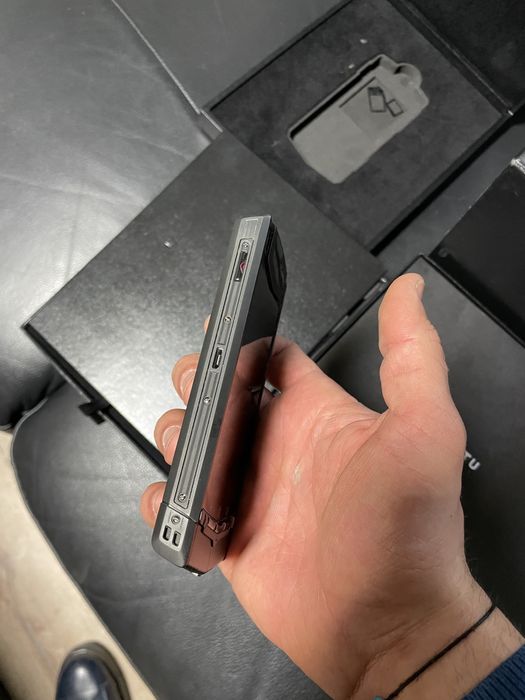 Продавам телефон VERTU Ti Smartphone Android