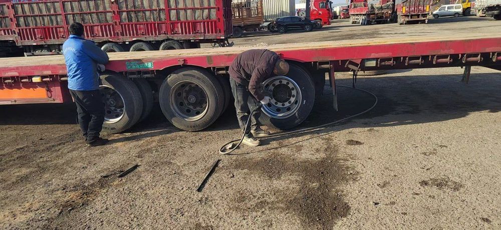 Траллер прицеп срочно сотилади  2013 йили