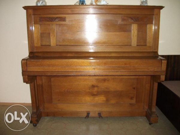 Продавам пиано Ullrich,Dresden